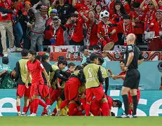 伊朗队防守严密，小组赛保持不败