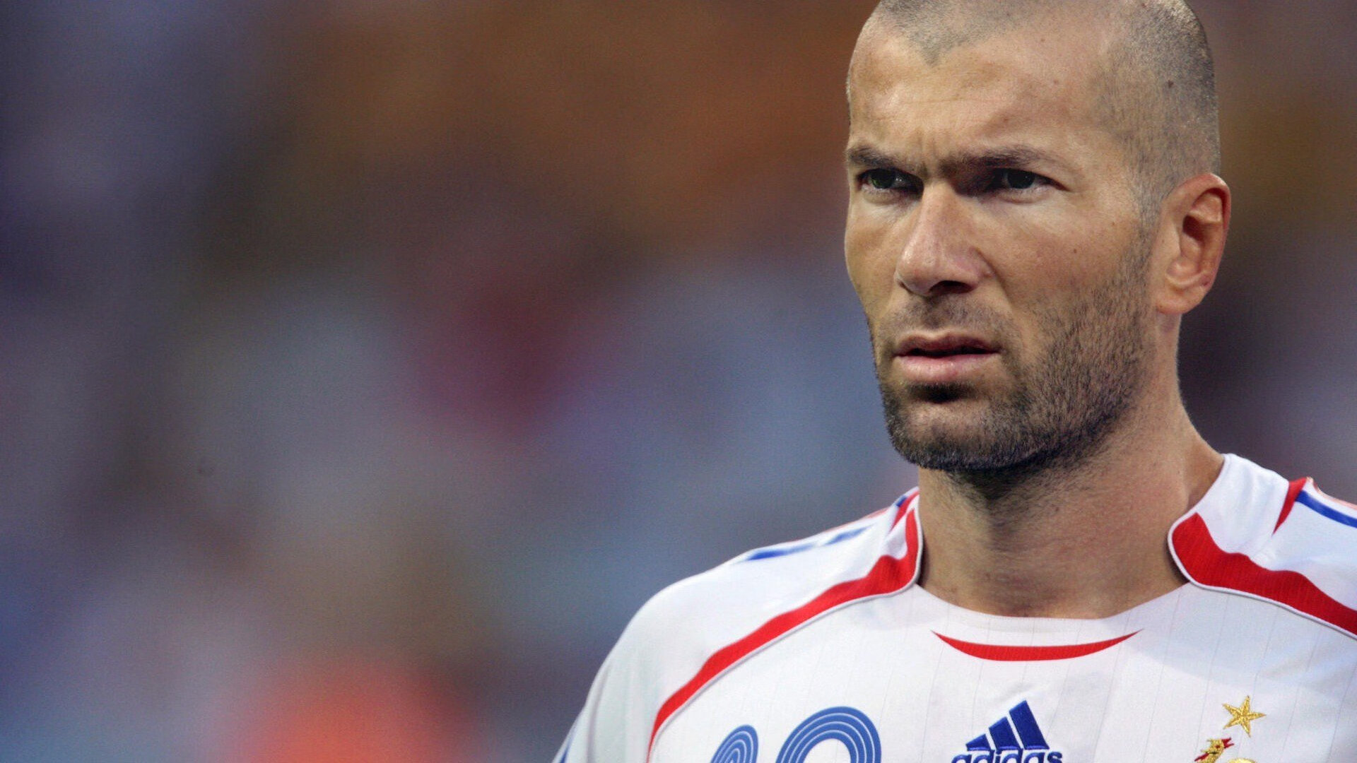 澳门威尼斯官网-巅峰对决40分钟，梅西神助攻定乾坤，姆巴佩独木难支胜负悬一线